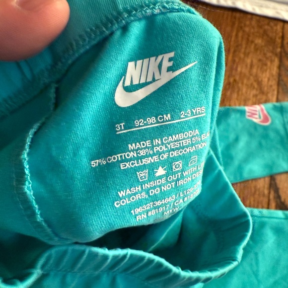 Nike Kids White and Teal Matching Set - Picture 2 of 4